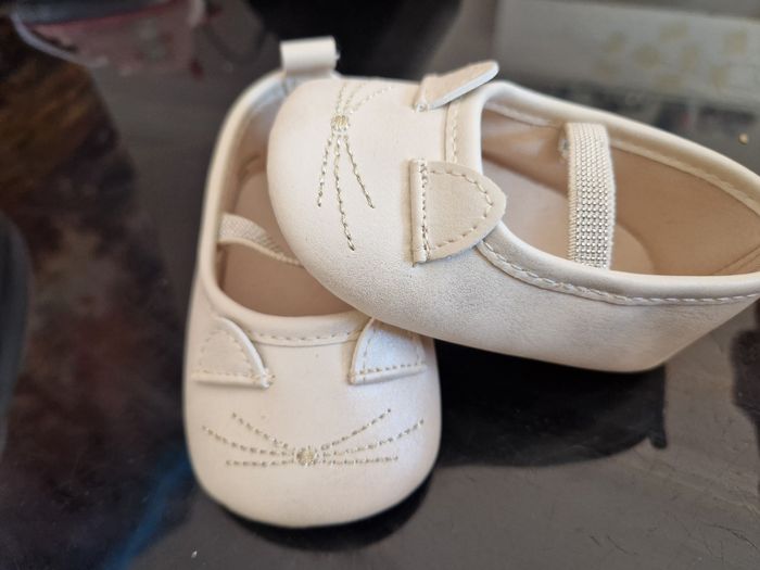 Lot chaussures 6-9 mois - photo numéro 3