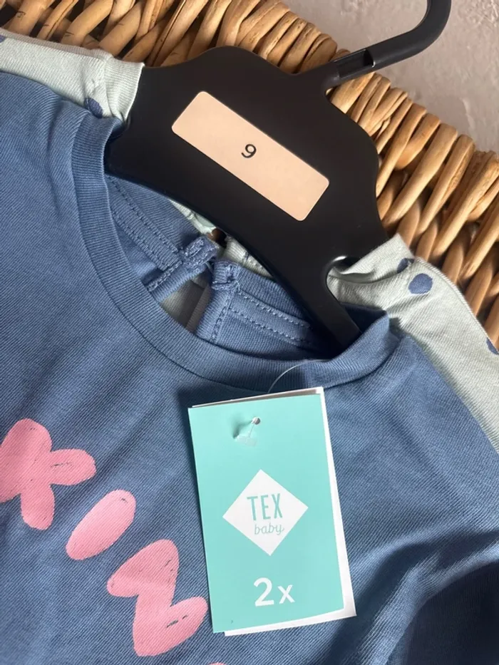 2 t-shirt manche longue 9mois neuf avec étiquette - photo numéro 3