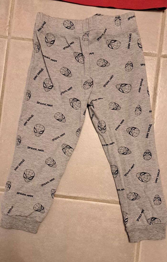 Joli pyjama 2 pièces spiderman 3 ans - photo numéro 5