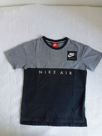 T-shirt Nike gris et noir 10 / 12 ans