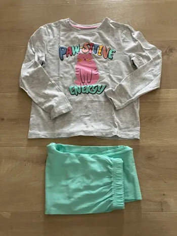 Pyjama primark 2 pièces motif chat taille 7/8 ans