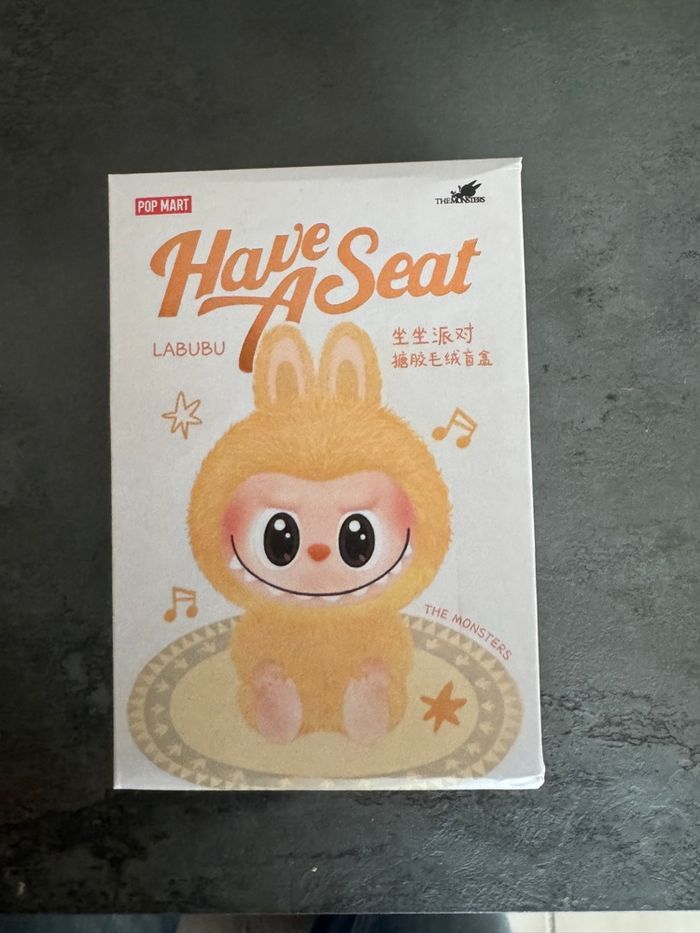 Peluche Labubu « Have a Seat » neuve en boîte surprise - photo numéro 2
