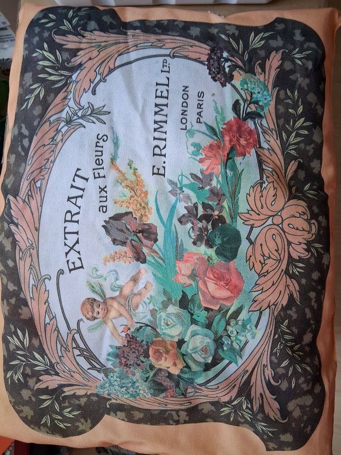 Cousin décoratif motif vintage angelot rimmel - photo numéro 2