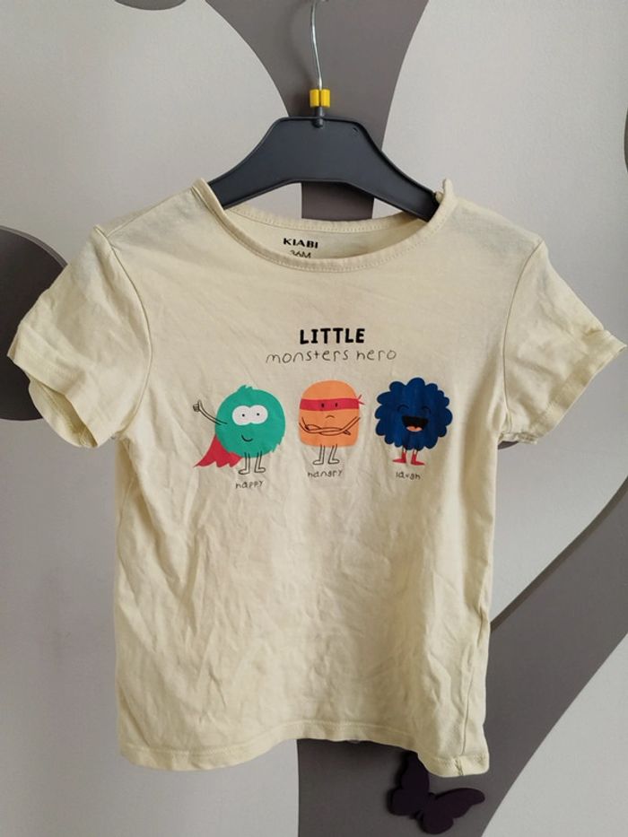 Tee-shirt manches courtes jaune imprimé Kiabi taille 36 mois / 3 ans