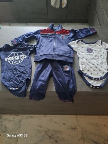 Ensemble PSG 2 ans (veste, pantalon et 2 bodys)