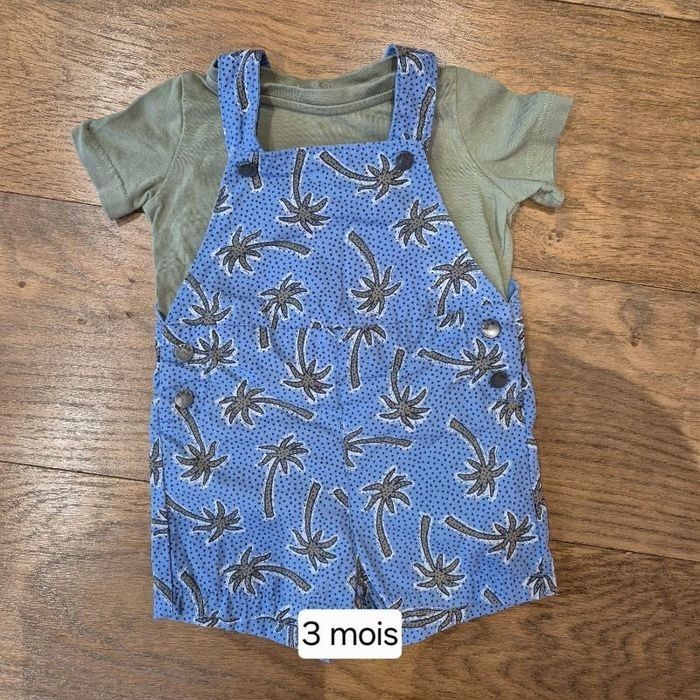 Ensemble salopette et T-shirt