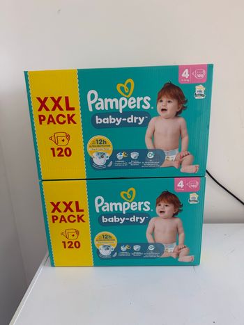 Couches Pampers baby dry taille 4 
