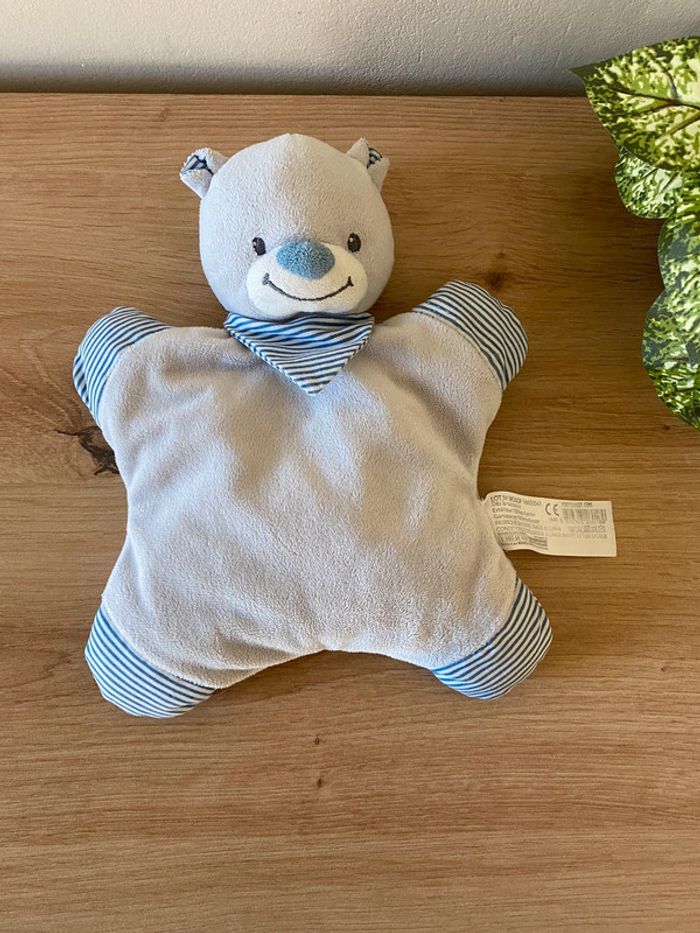 Doudou semi plat ours gris bandana rayé bleu blanc grelot bout chou