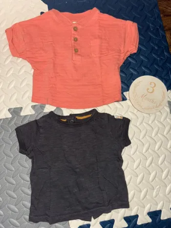 Lot/ensemble de 2 tee shirts manches courtes 3 mois