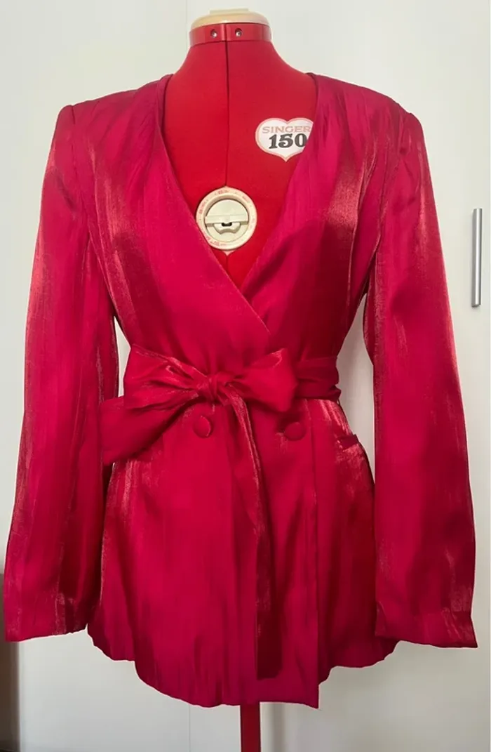 Blazer satiné ceinturé à épaulettes fuschia Zara - photo numéro 2