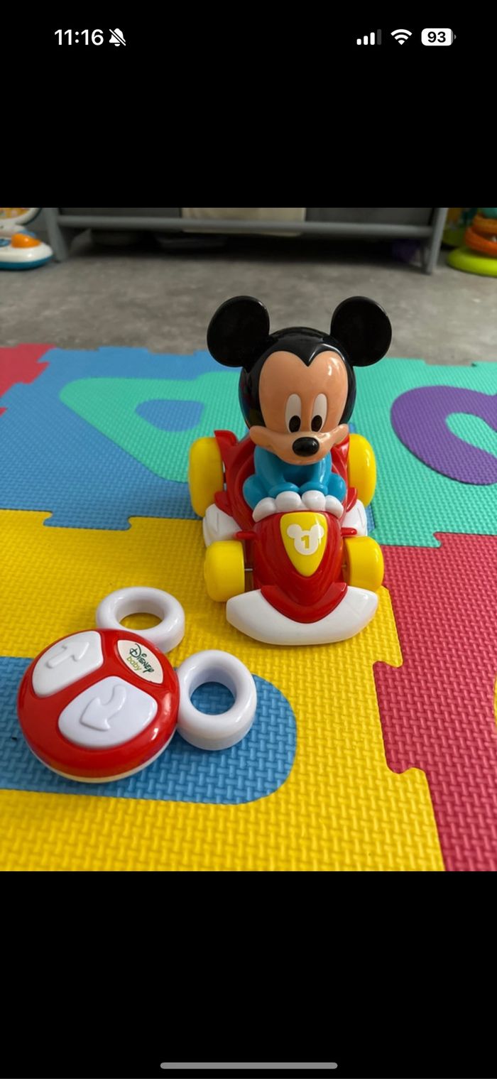 Voiture télécommandée Mickey
