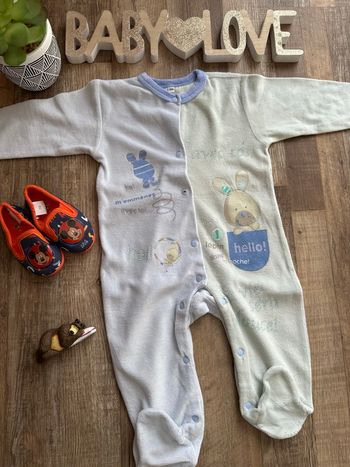 - Pyjama          - 9 mois - Très bon état  
