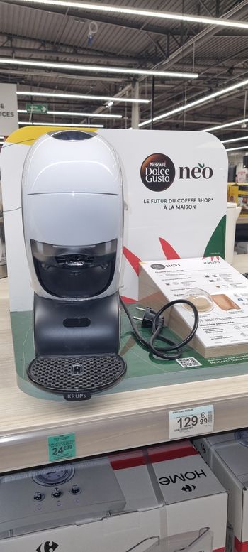 Machine à café neuve  avec 4 packets café thé