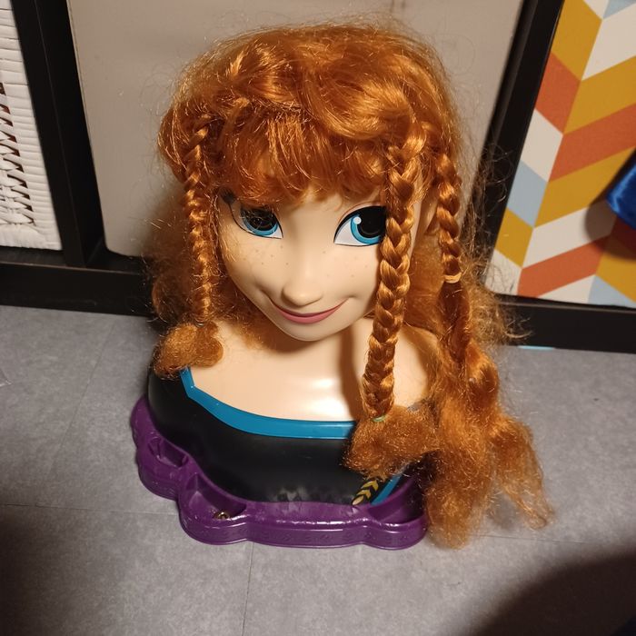 Tête à coiffer Anna Reines des neiges
