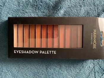 Palette de maquillage neuve