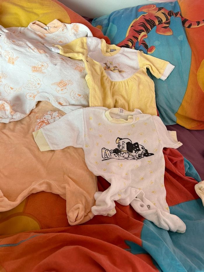 Lot de 4 pyjamas taille 0mois