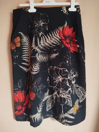 Neuve Jupe Voodoo motif fleuri noir rouge taille 36