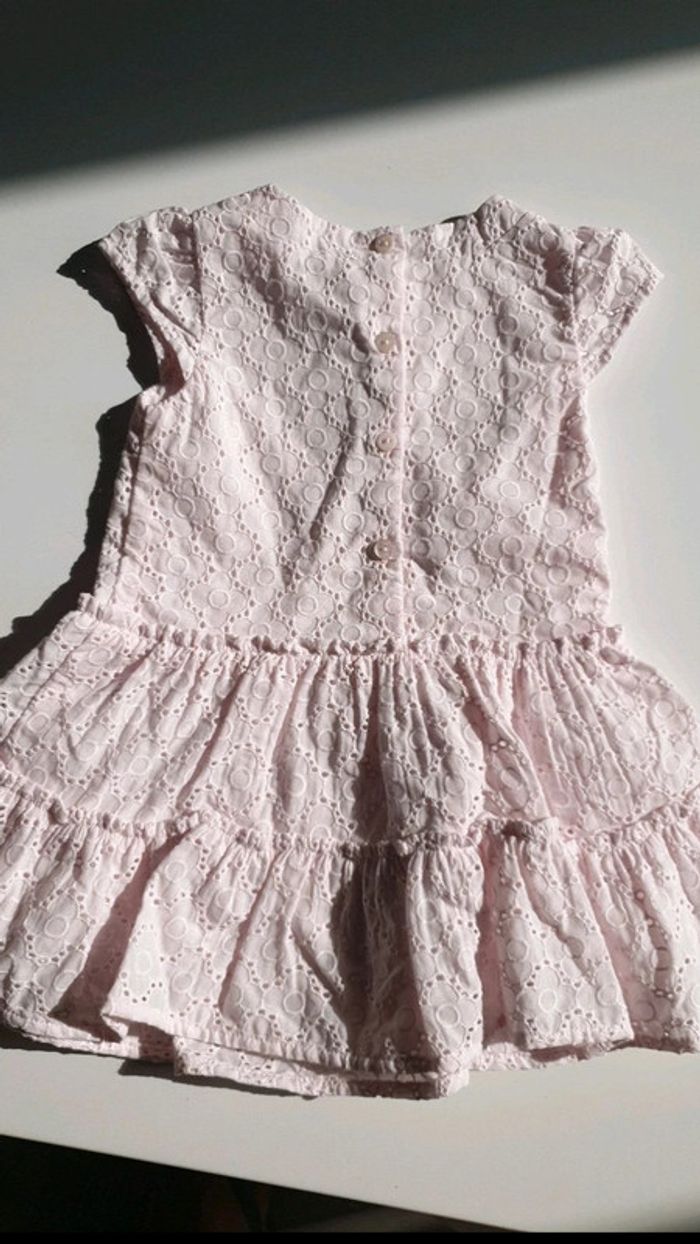 Robe lili gaufrette 6 mois neuve - photo numéro 3