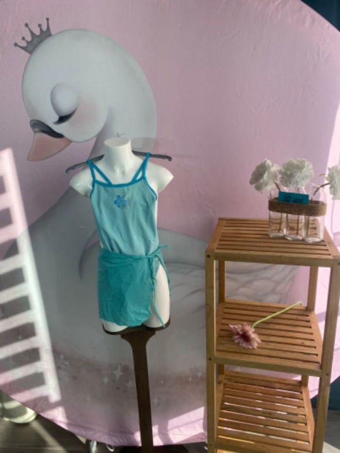 Maillot de bain fille 10 ans + jupe paréo