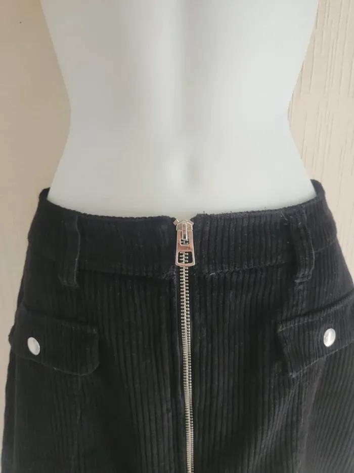Jupe noir en velours Bershka 36 - photo numéro 5