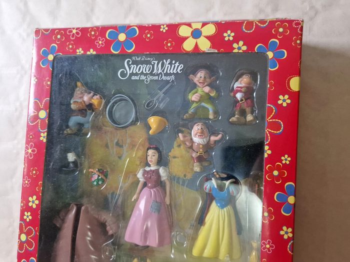 Rare , coffret Disney store  , vintage  , Blanche neige et les 7 nains - photo numéro 2