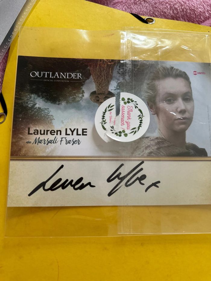 Autographe Lauren Lyle Outlander - photo numéro 2