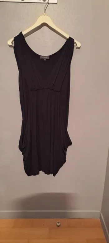 Robe noire manches courtes - Marque Kiabi Woman - Taille 42 - Très bon état.
