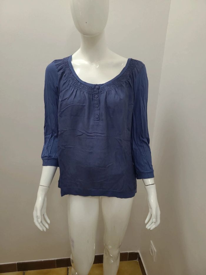 Jolie T shirt bi matière soie et viscose.