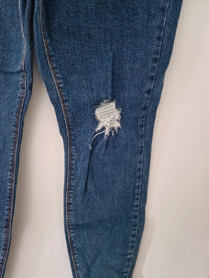 Jean skinny femme effet déchiré brut T40 neuf sans étiquette kiabi - photo numéro 3