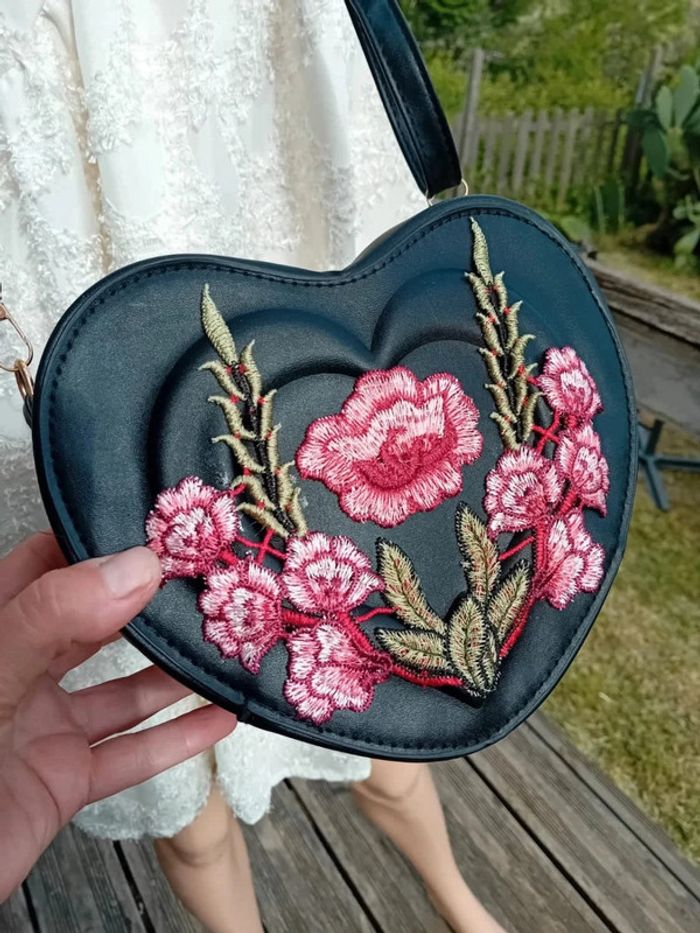 Sac à bandoulière cœur roses brodées - photo numéro 4