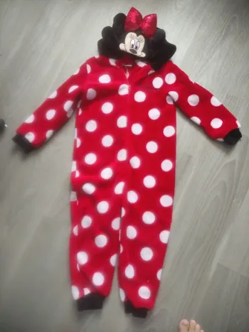 Très belle combinaison d hiver Minnie 5-6 ans en très bon état