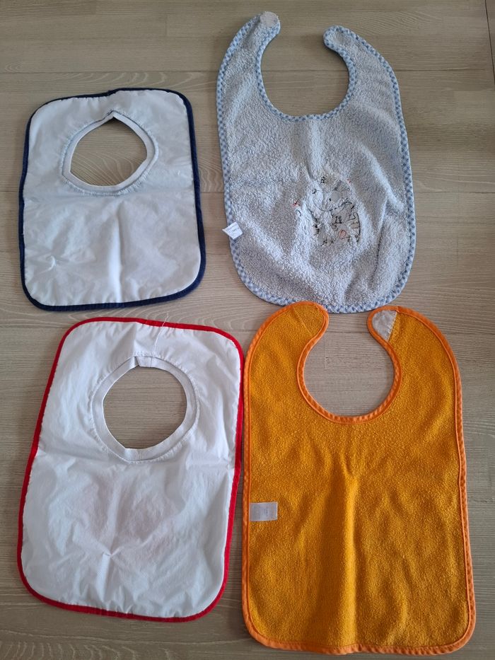 Lot bavoirs - photo numéro 2