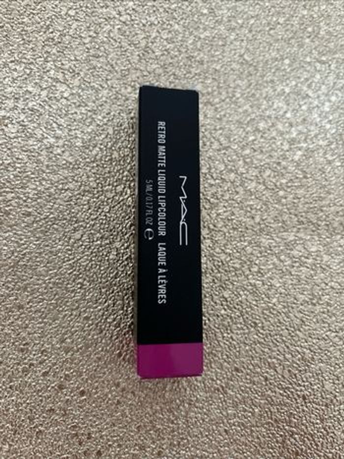 Retro matte liquide / Laque à lèvres rose magenta Mac