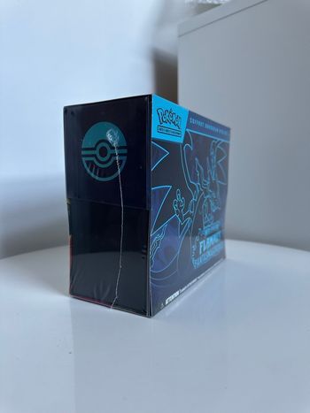 Pokémon : ETB ME02 - Coffret Dresseur Flammes Fantasmagoriques avec mini défaut de scellage - Neuf & Scellé