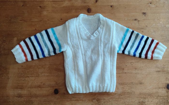 Pull col V tricoté fait main - 3/4 ans - TBE