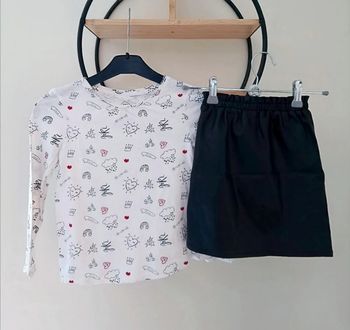 6 ans ensemble teeshirt tex (5-6 ans) et jupe simili cuir Kiabi (6 ans)