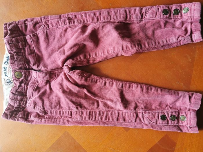 Lot 1 tee shirt et 2 pantalons - photo numéro 2