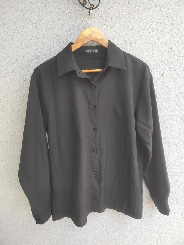 Chemise Noire Satinée shein – Effet Satin Chic – Taille 40/42 – État Impeccable