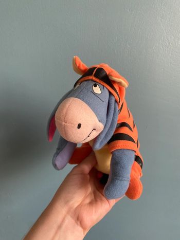 Peluche bouriquet Disney déguisée en tigrou