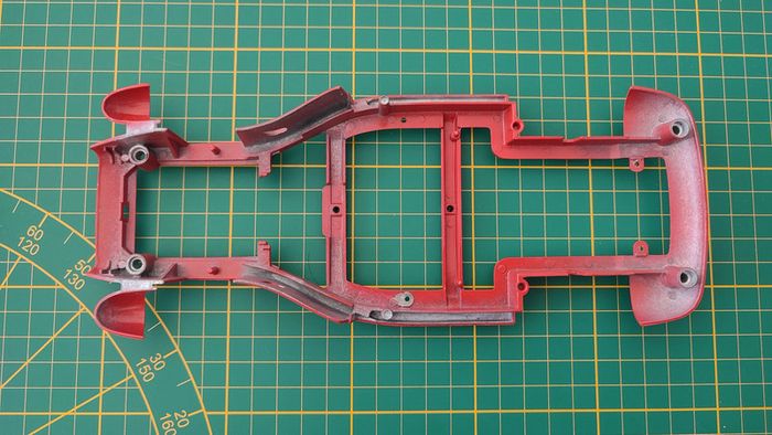 Carcasse inférieure pièce détachée miniature Ferrari 250 testa rossa 1957 Burago Bburago 1/18 #B59