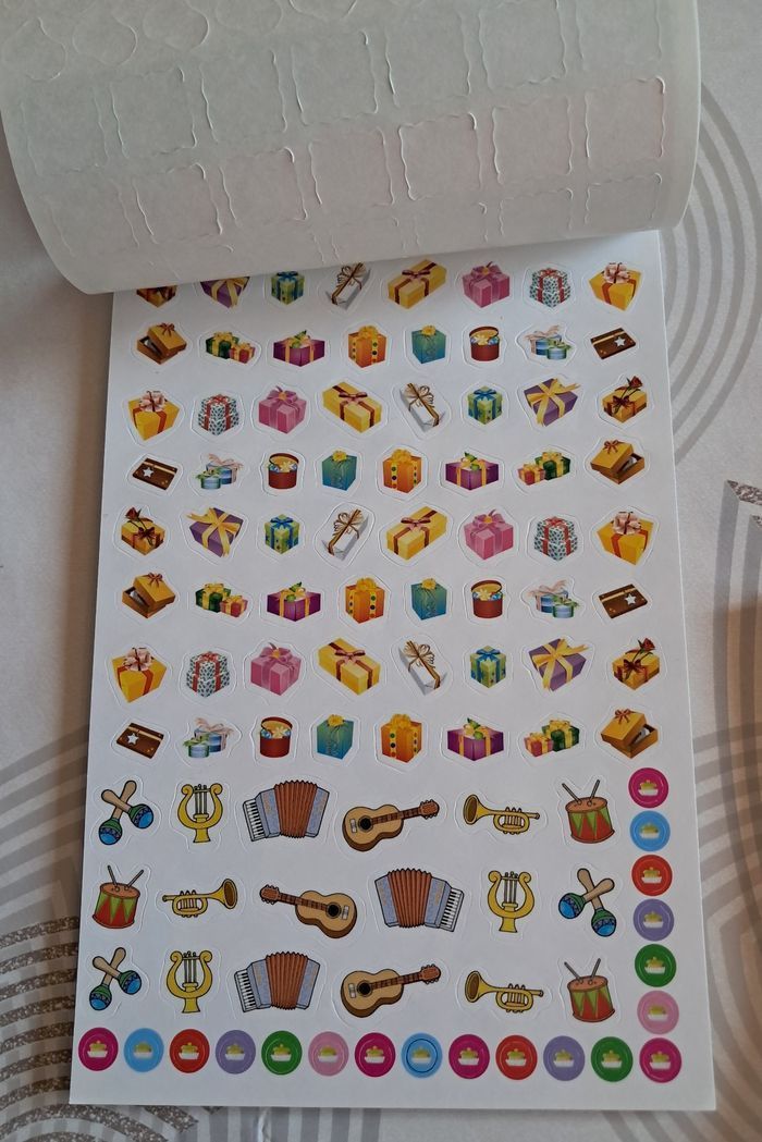 Lot NEUF autocollants stickers cahier de Noël jeux créatifs. - photo numéro 9