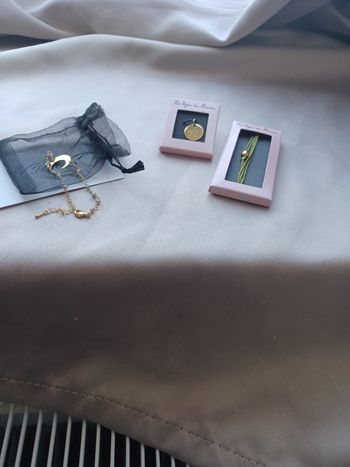 Jolie lot de 3 bracelets  neuf