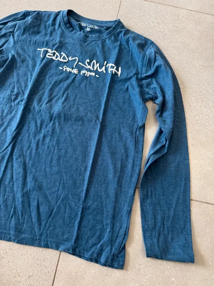 T-shirt à manches longues Teddy Smith taille M, bon état mais il y a quelques peluches - photo numéro 2