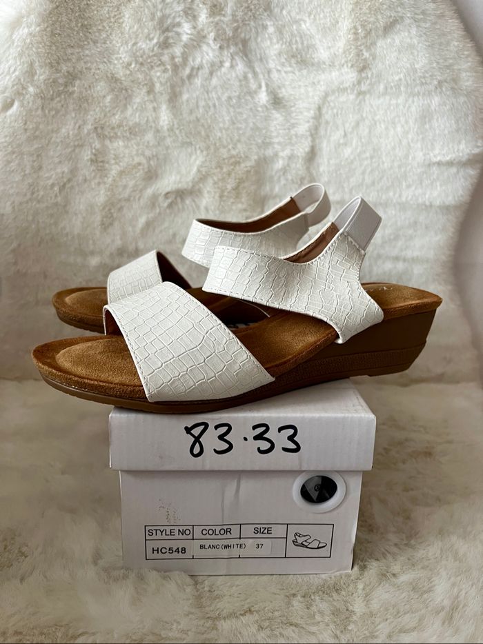 Sandales blanches, talons 5 cm pointure 37