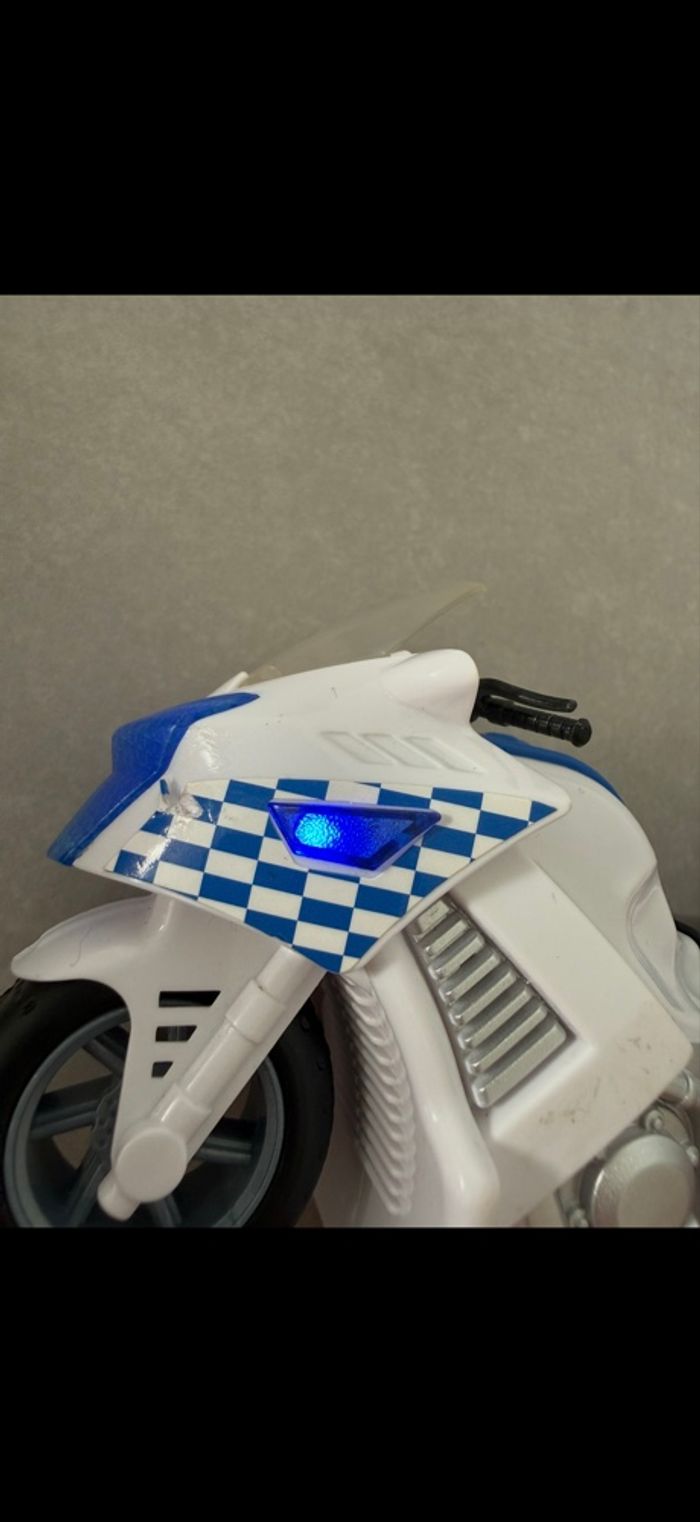 Moto police lumineuse et sonore - photo numéro 4