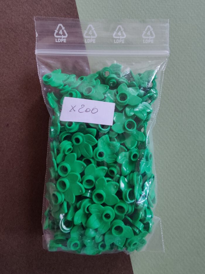 200 feuilles vert clair LEGO 🍃 - État neuf🌟 - Envoi rapide🚚💨 - photo numéro 3