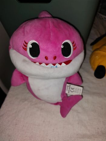 Peluche baby shark