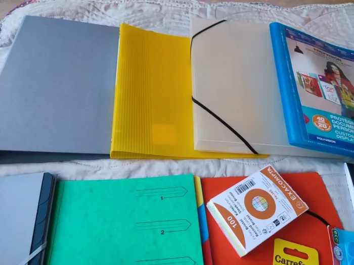 Lot de fournitures scolaires / bureau - photo numéro 4