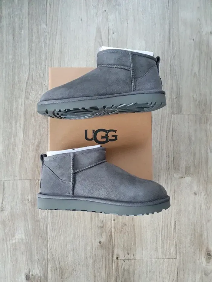 Ugg Classic Ultra Mini Bottes Gris taille 37