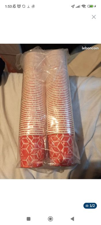 200 gobelets en carton + agitateurs en bois